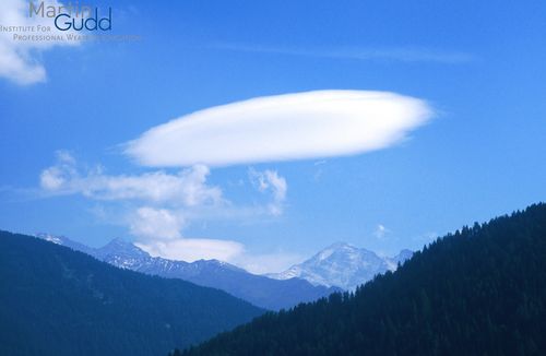 Typischer Altocumulus lenticularis / typical Altocumulus lenticularis